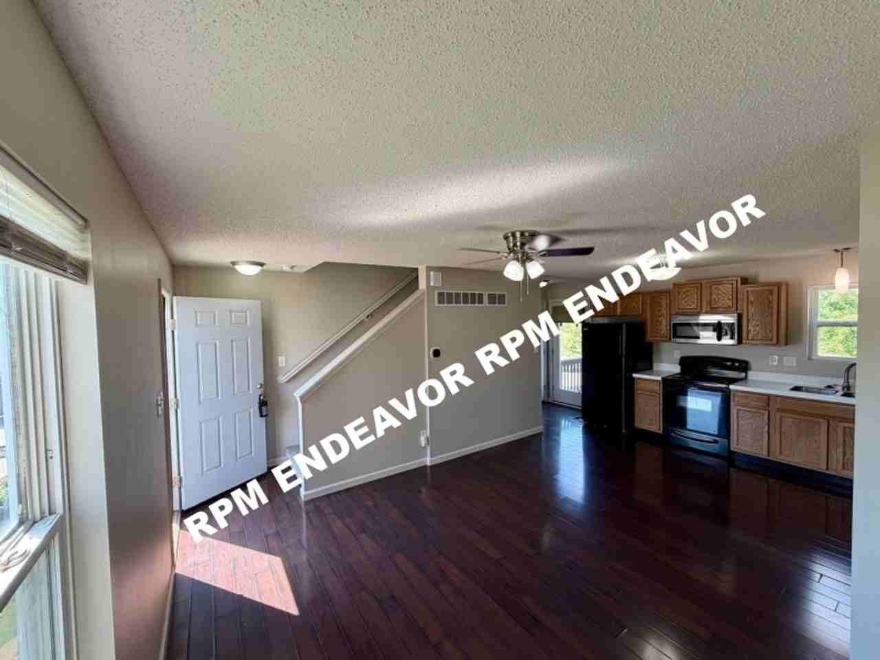 37 Chesterfield Ct - Photo 3 of 20