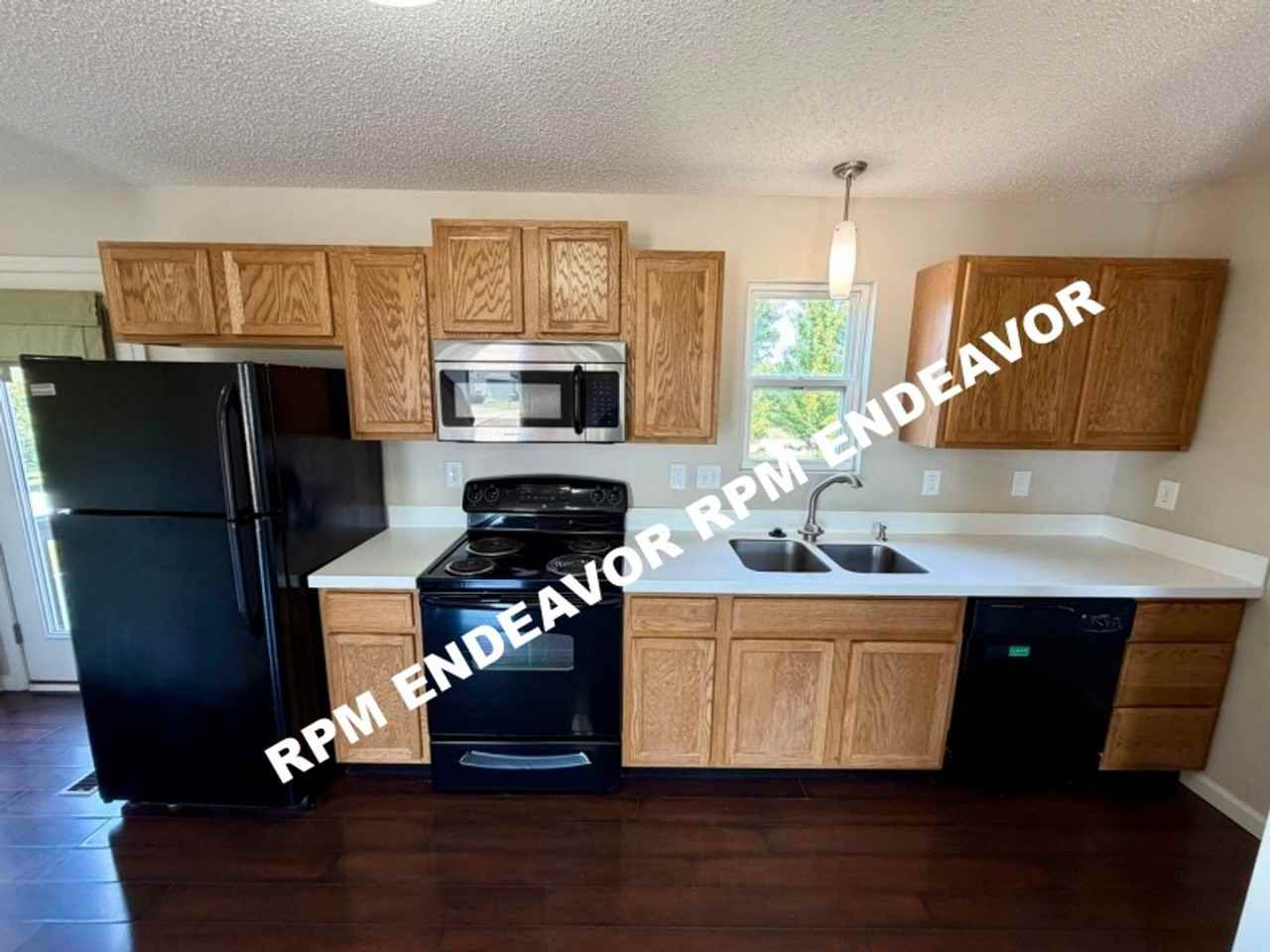 37 Chesterfield Ct - Photo 4 of 20