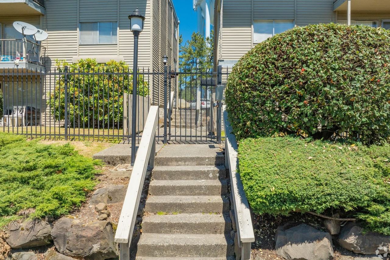 Sou'Wester Apartments - Photo 2 of 12