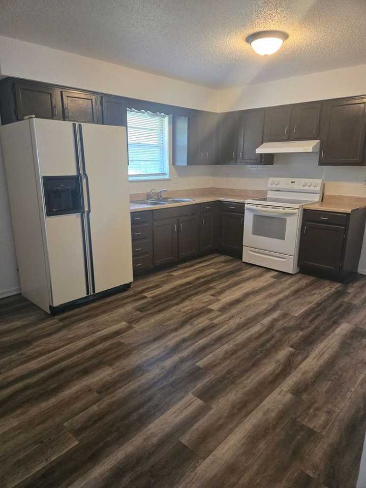 7337 Hartford Dr - Photo 4 of 11