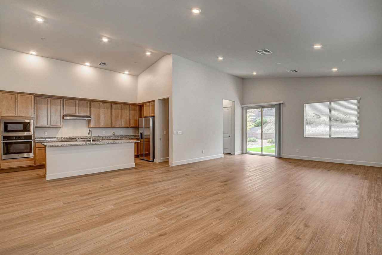 97 Sarabeth St - Photo 4 of 45