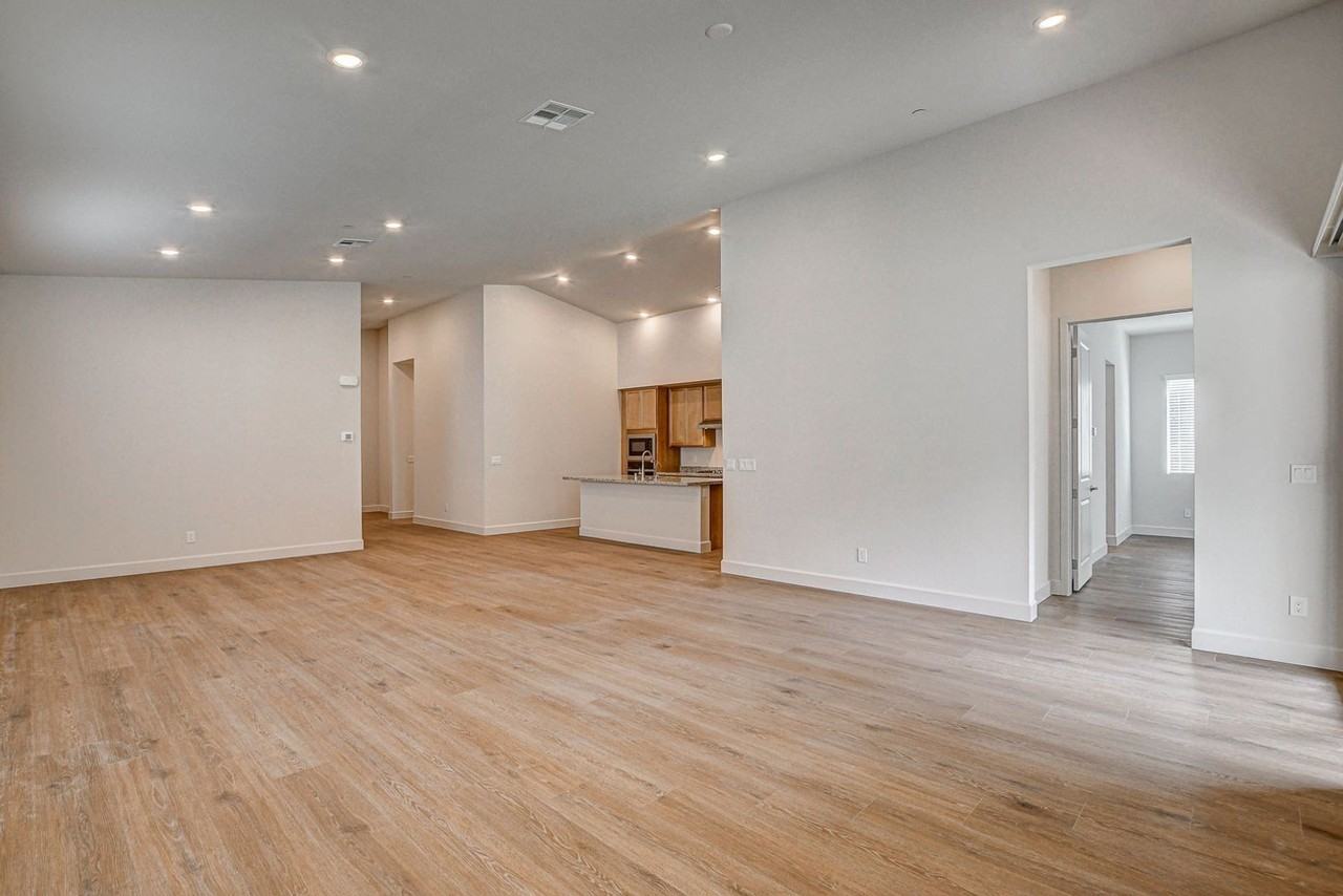 97 Sarabeth St - Photo 5 of 45