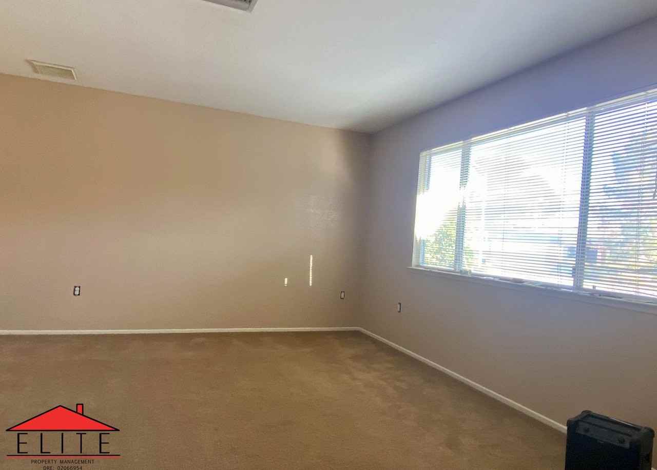 521 Scott St - Photo 2 of 16