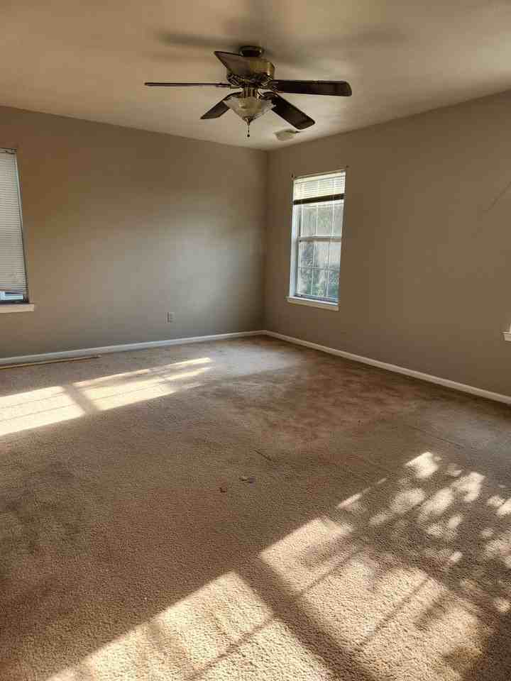 8824 Hammett Ave - Photo 7 of 11