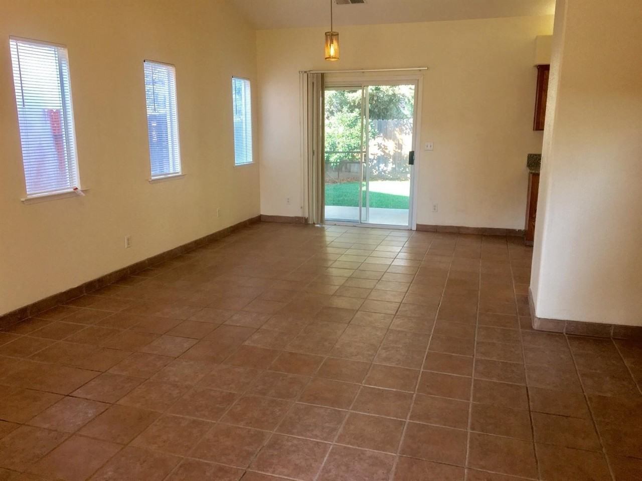 10281 N Whitney Ave - Photo 4 of 19