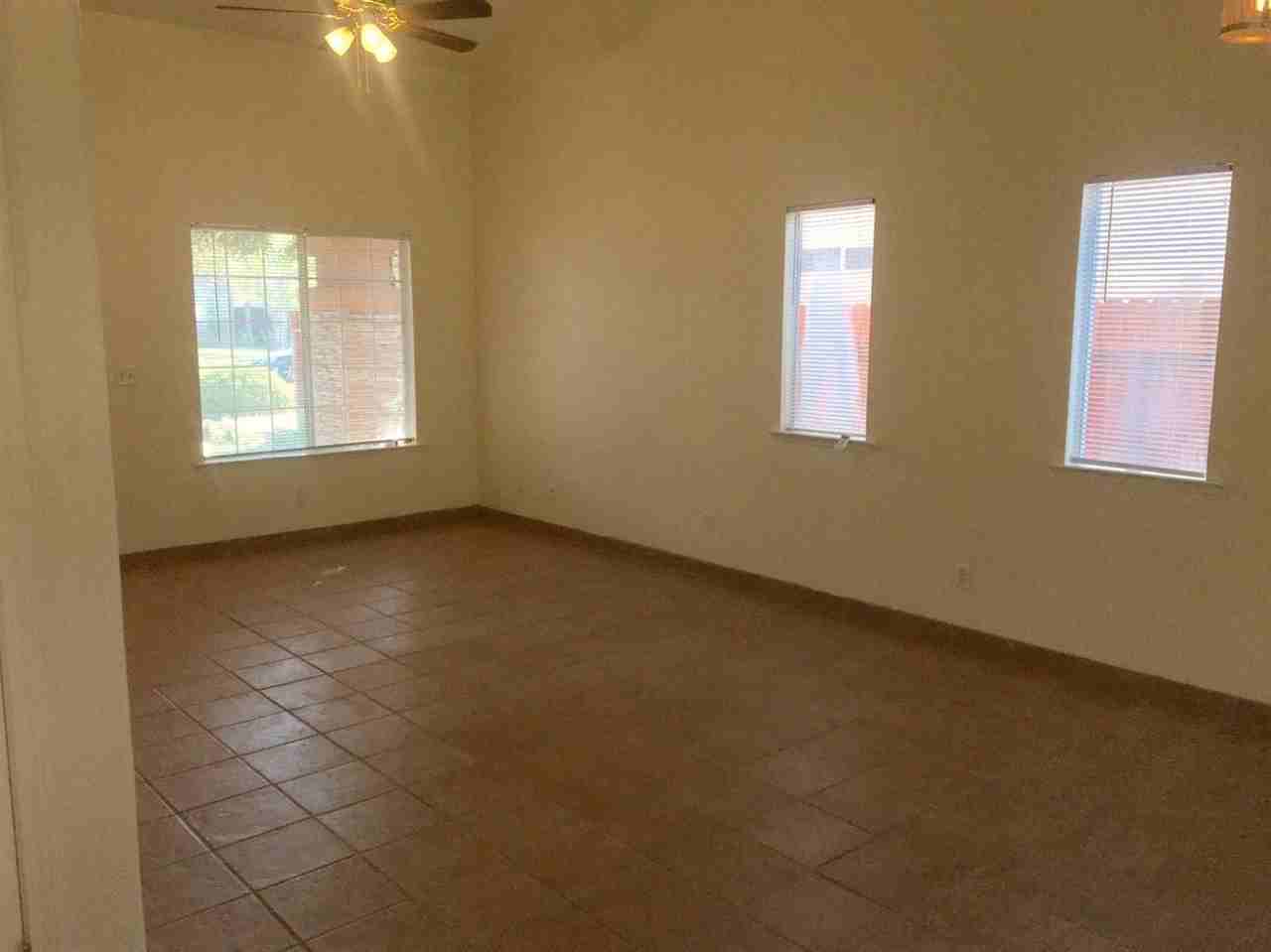 10281 N Whitney Ave - Photo 6 of 19