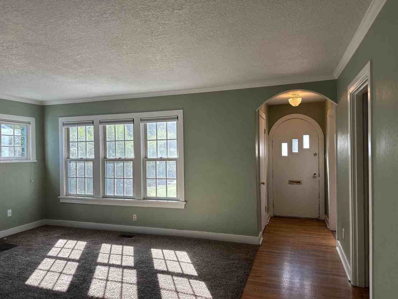 1622 Nw Awbrey Rd - Photo 4 of 27