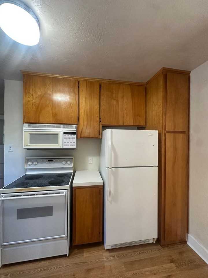 1622 Nw Awbrey Rd - Photo 7 of 27