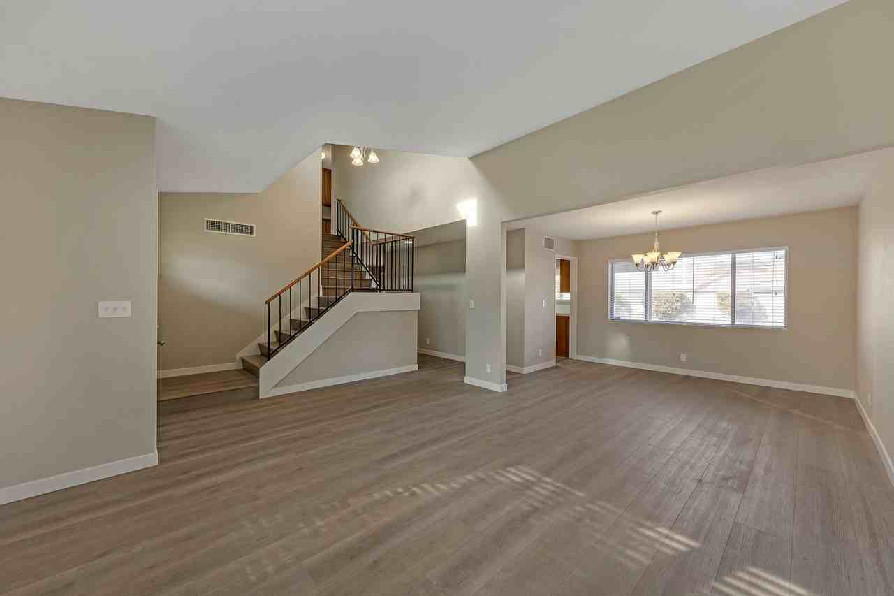 3158 Laurel Ave - Photo 5 of 32