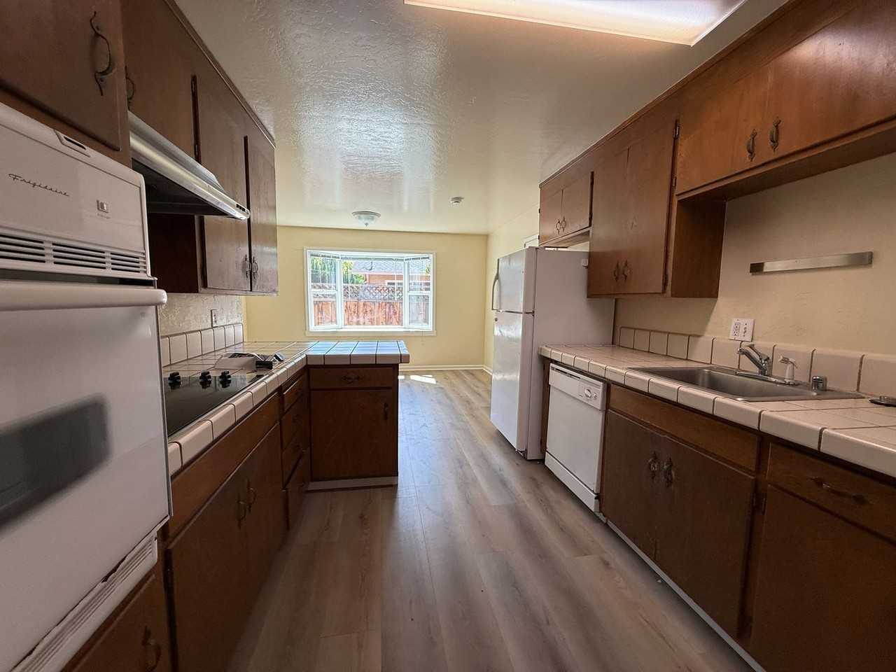 1420 Primrose Way - Photo 2 of 19