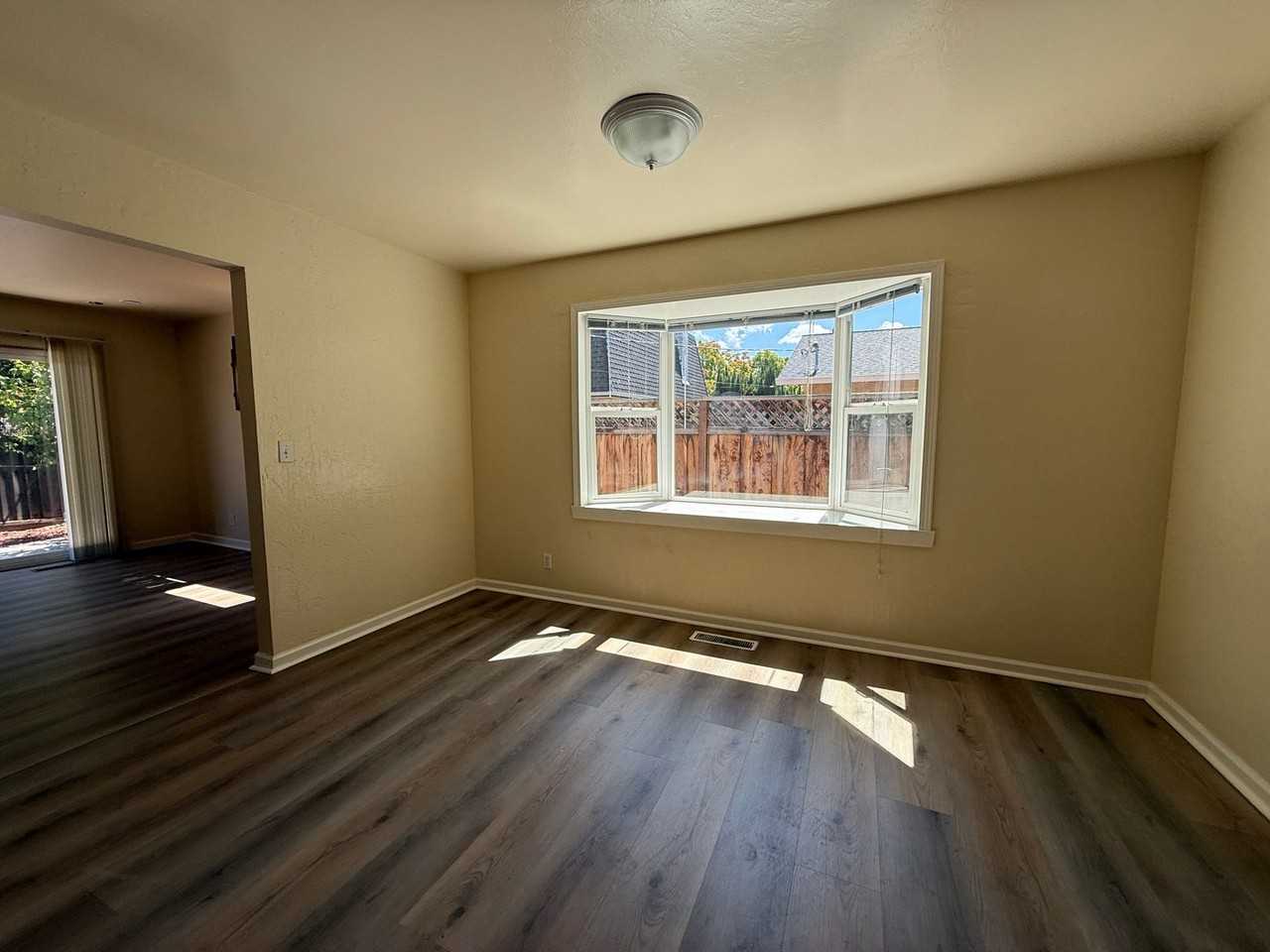 1420 Primrose Way - Photo 4 of 19