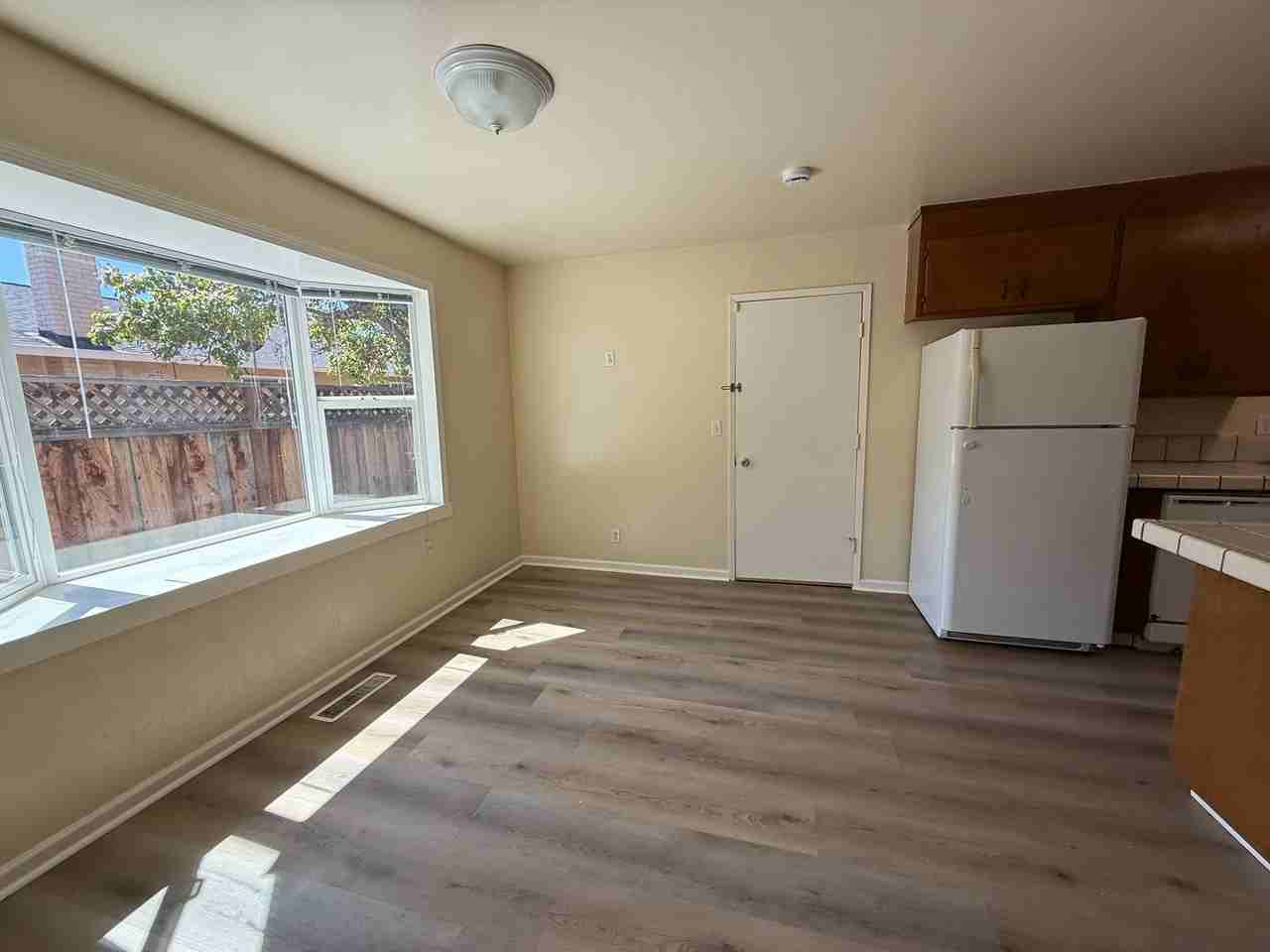1420 Primrose Way - Photo 5 of 19