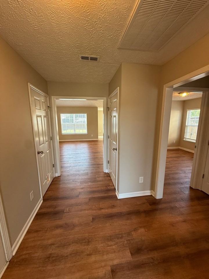 1008 Shire Dr - Photo 2 of 17