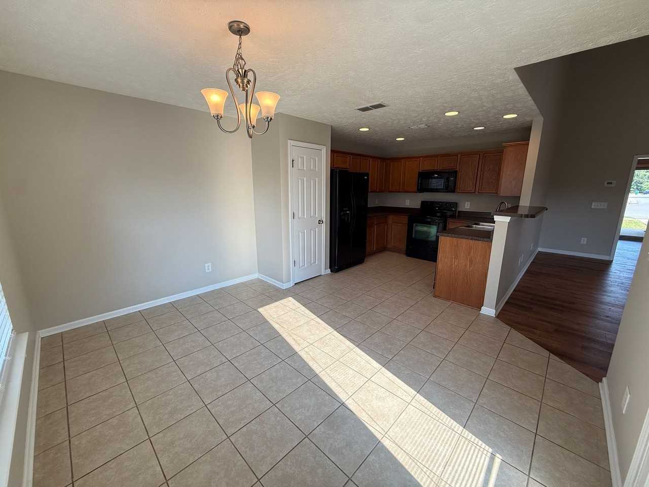 1008 Shire Dr - Photo 6 of 17