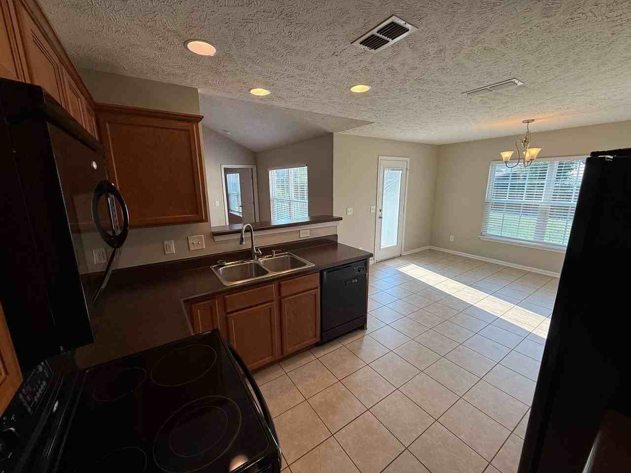 1008 Shire Dr - Photo 7 of 17