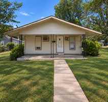 featured image of 721 W Della St