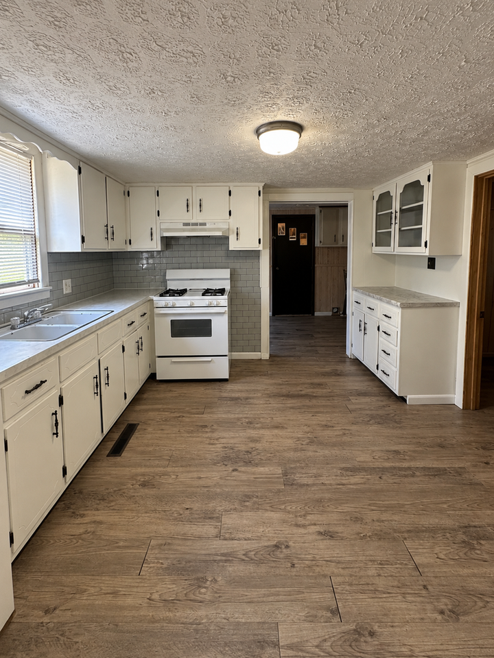 721 W Della St - Photo 5 of 17