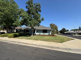 featured image of 657 W Escalon Ave