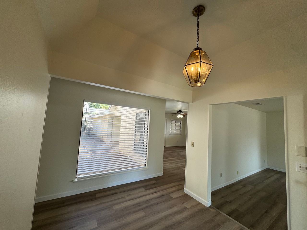 657 W Escalon Ave - Photo 3 of 44