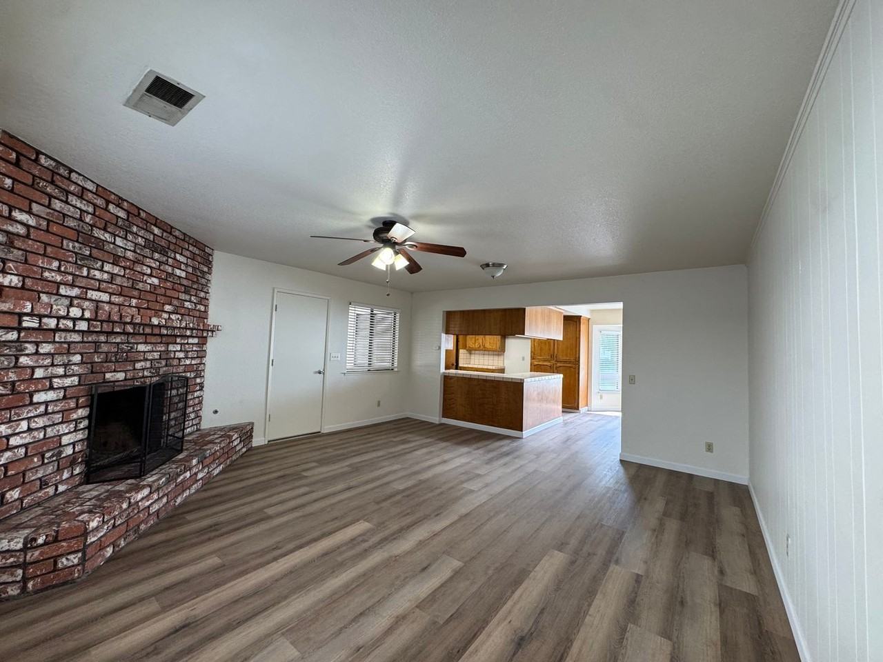 657 W Escalon Ave - Photo 5 of 44