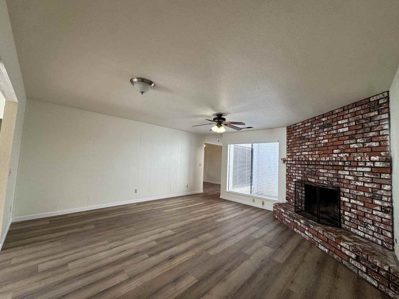 657 W Escalon Ave - Photo 6 of 44