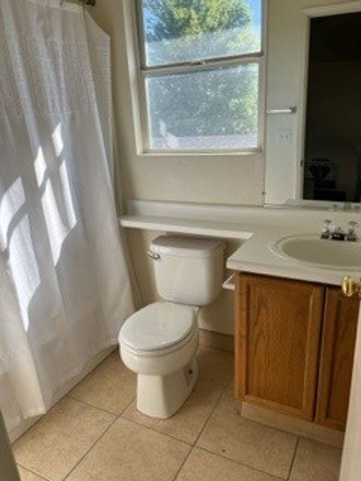 8018 Anchor Point Dr - Photo 3 of 12