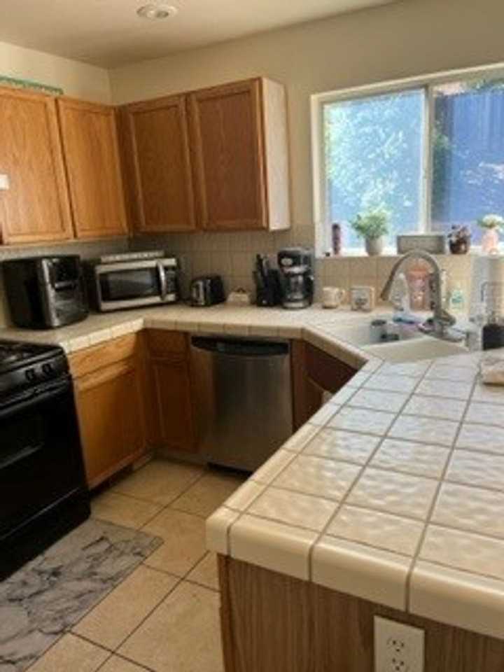 8018 Anchor Point Dr - Photo 5 of 12