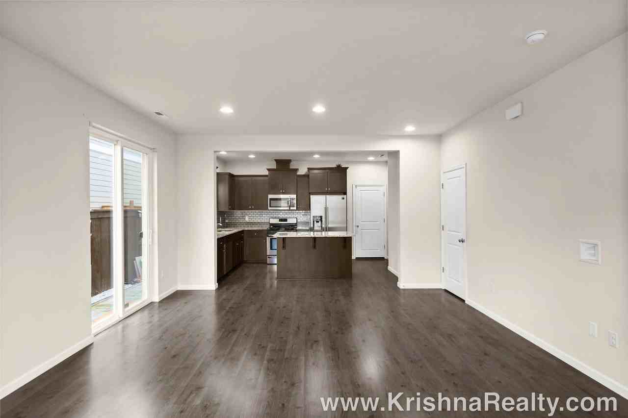7263 Nw 165th Ave - Photo 4 of 23