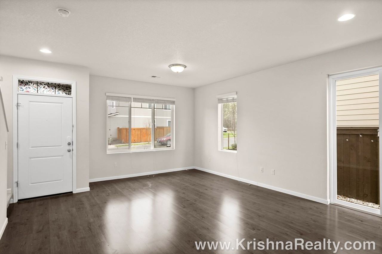 7263 Nw 165th Ave - Photo 6 of 23