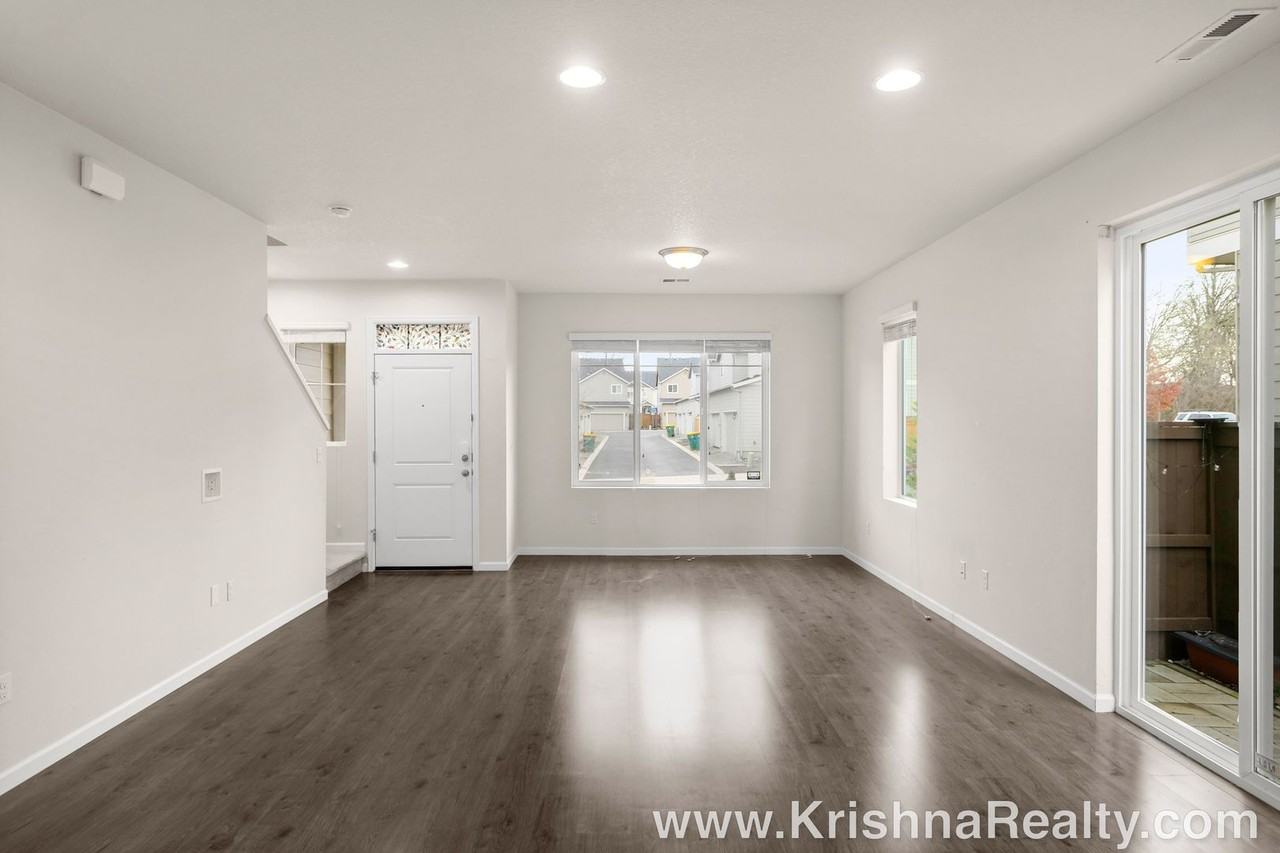 7263 Nw 165th Ave - Photo 7 of 23