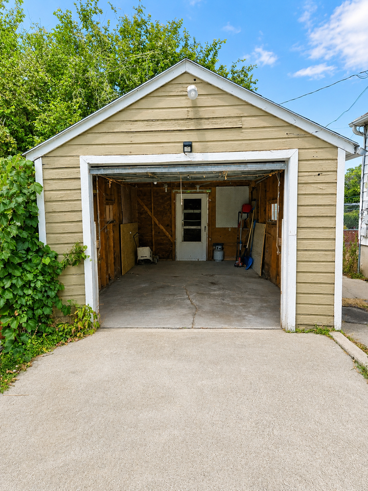2898 S Mcclelland St - Photo 2 of 22