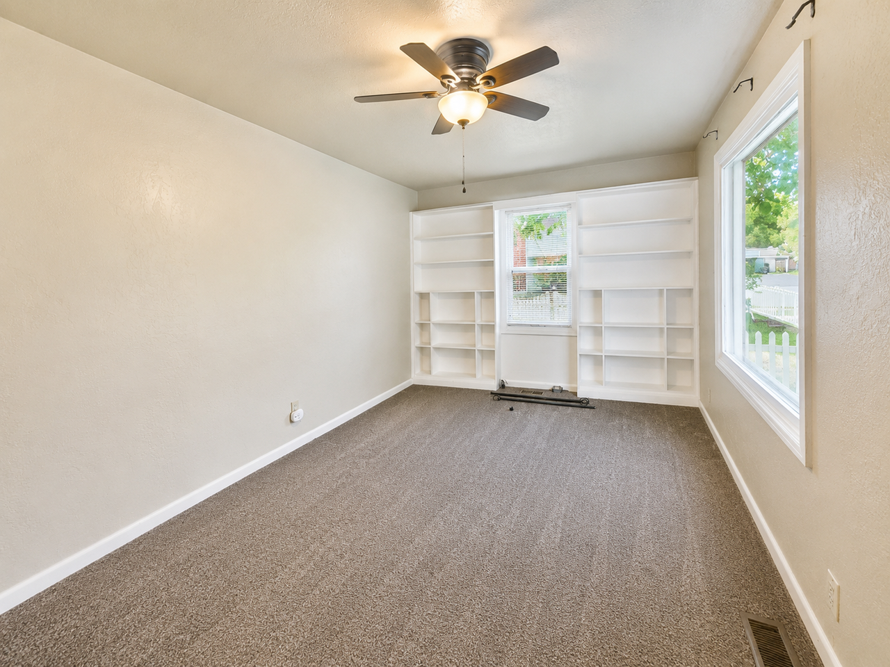 2898 S Mcclelland St - Photo 4 of 22