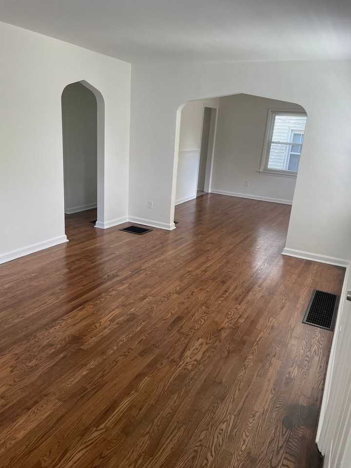 1902 Ashbrook Dr - Photo 2 of 14