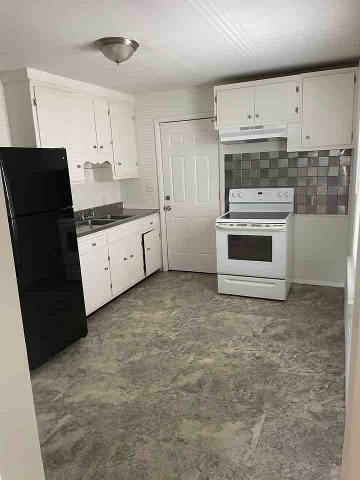 1902 Ashbrook Dr - Photo 4 of 14