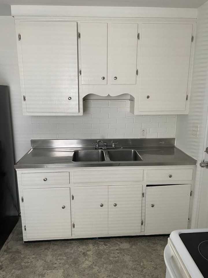 1902 Ashbrook Dr - Photo 5 of 14