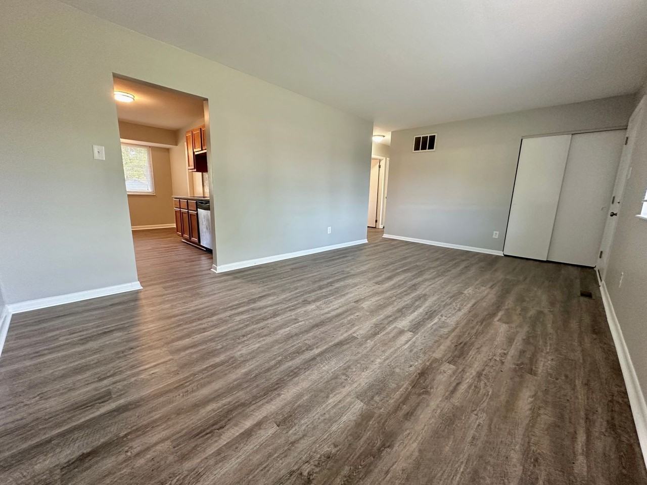 135 W Market St - Photo 3 of 18