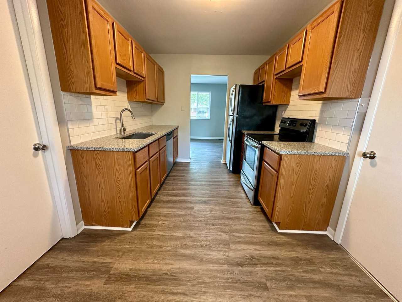 135 W Market St - Photo 4 of 18