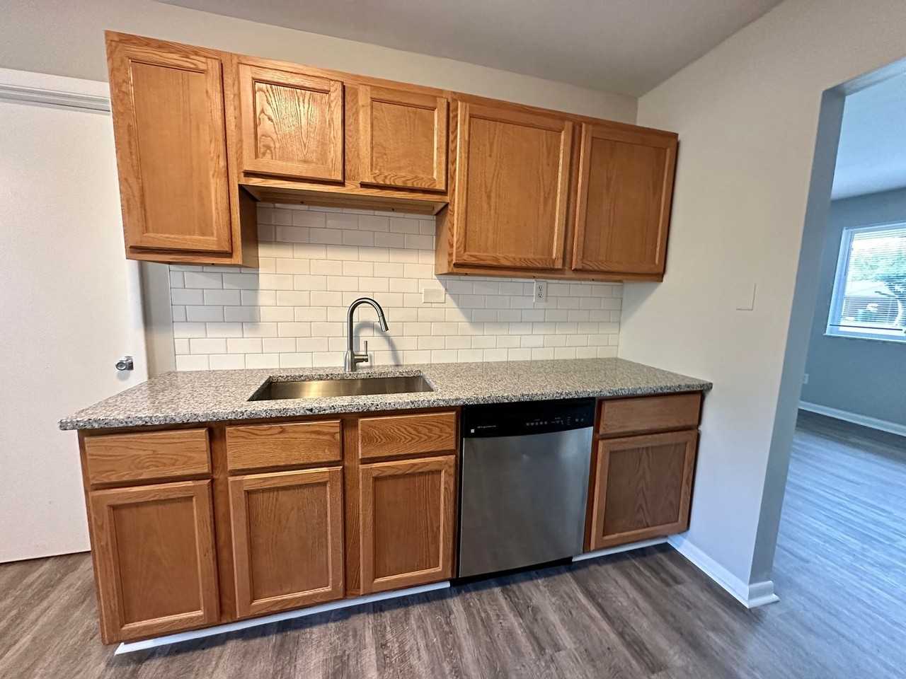 135 W Market St - Photo 6 of 18