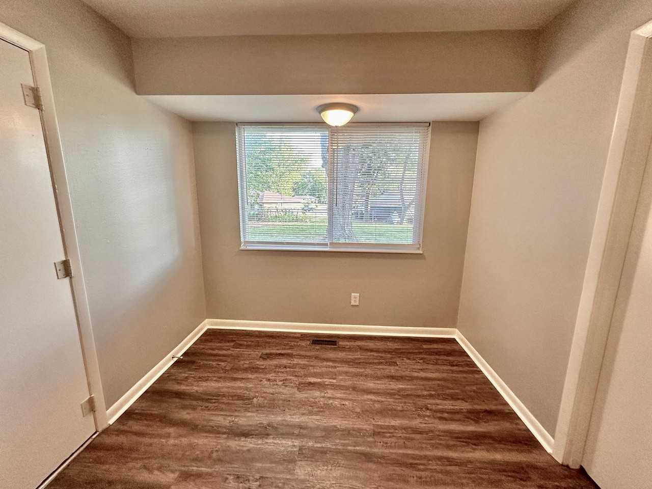 135 W Market St - Photo 7 of 18