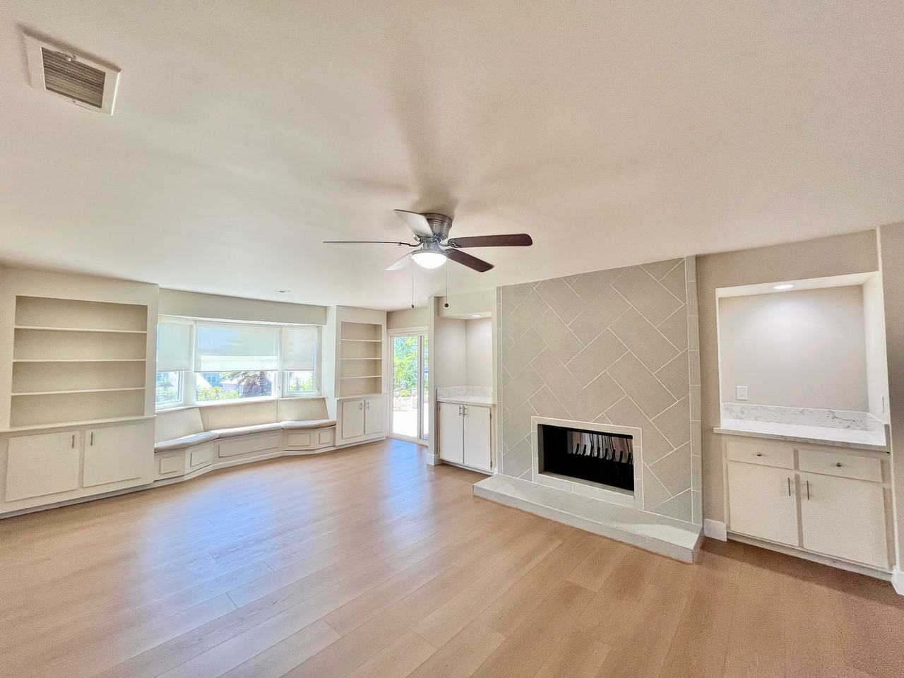 17190 Tam O Shanter Dr - Photo 4 of 22