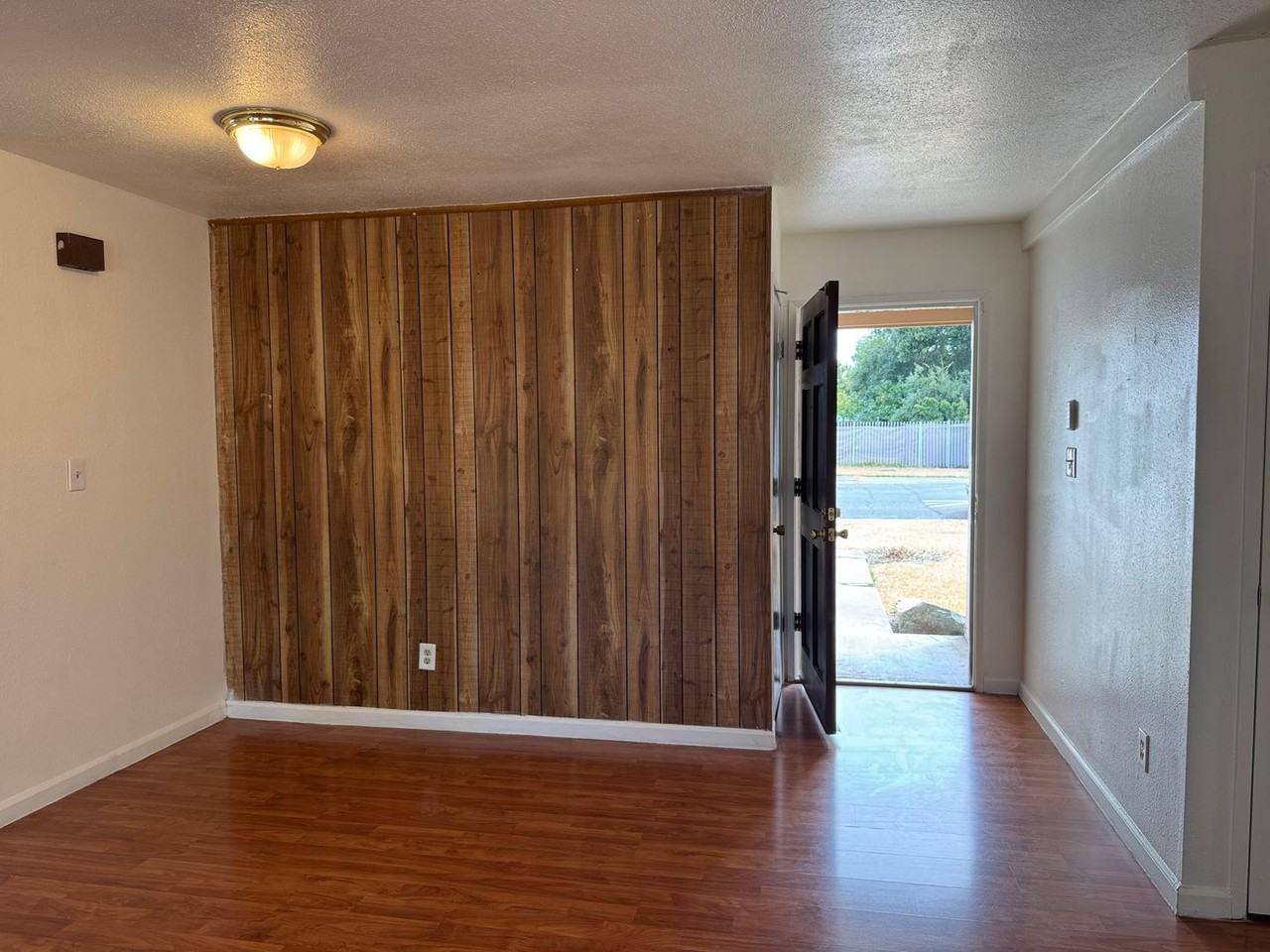 8213 Diana Marie Dr - Photo 3 of 22