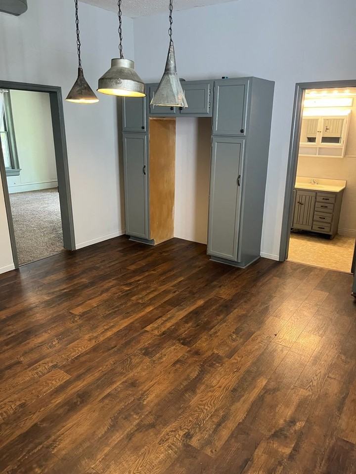 611 Spruce St - Photo 2 of 10