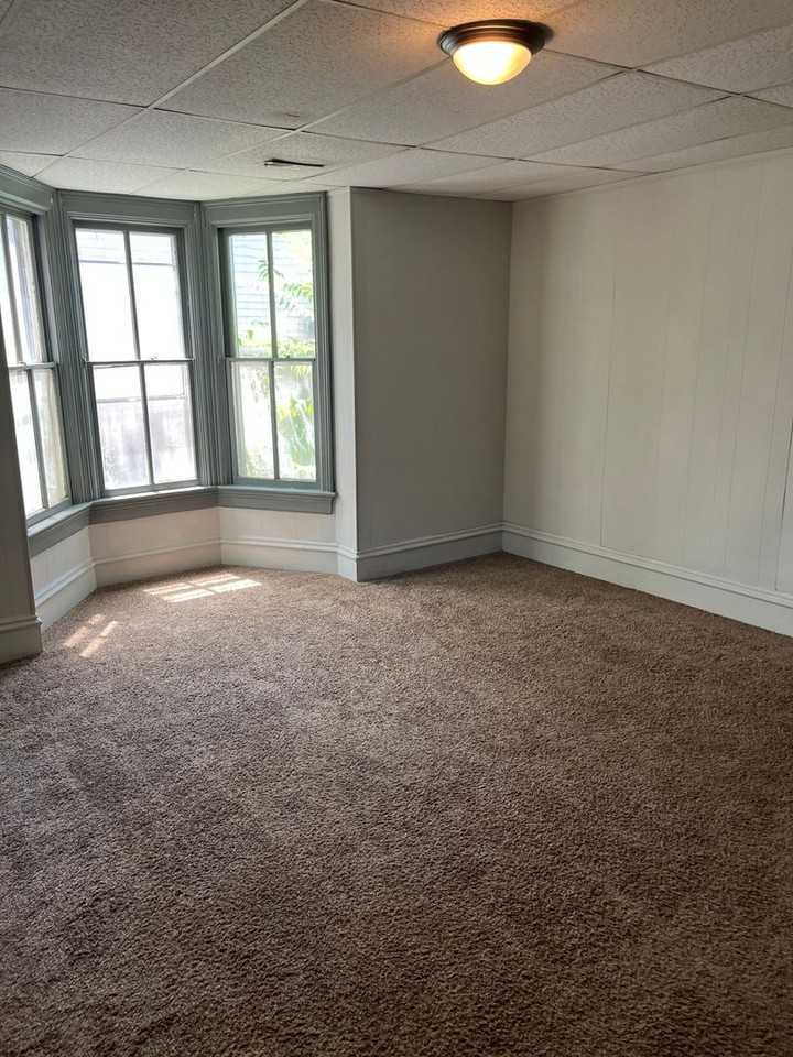 611 Spruce St - Photo 5 of 10