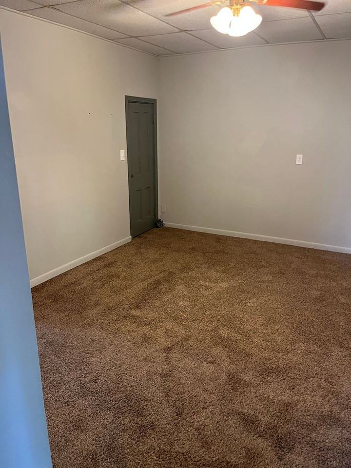611 Spruce St - Photo 6 of 10