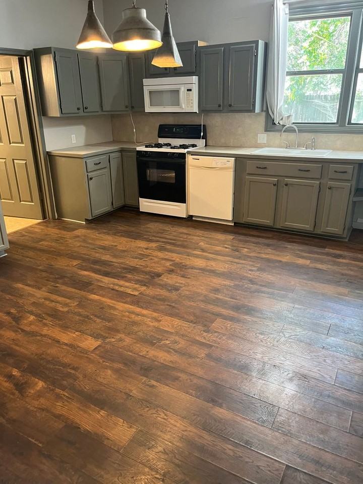 611 Spruce St - Photo 7 of 10