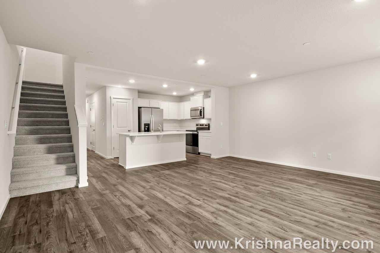 12061 Ne 104th St - Photo 3 of 21