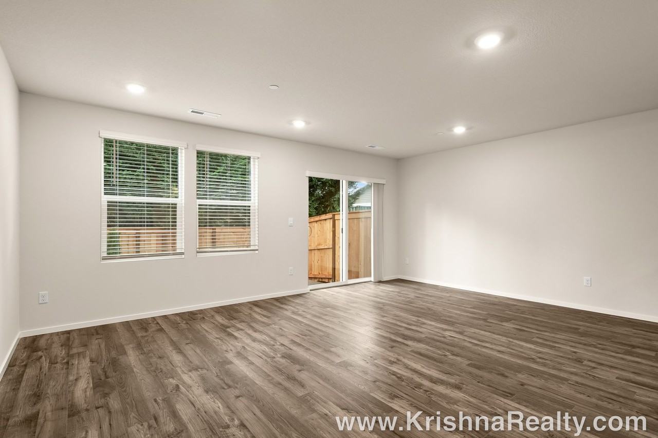 12061 Ne 104th St - Photo 6 of 21