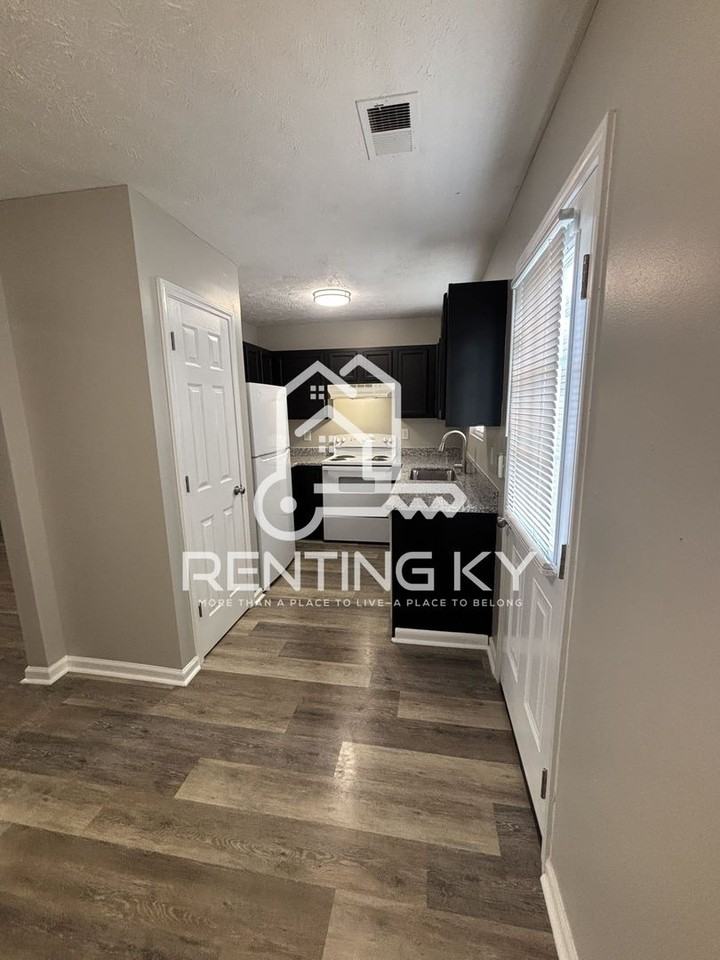 1421 Westwood Dr - Photo 2 of 15