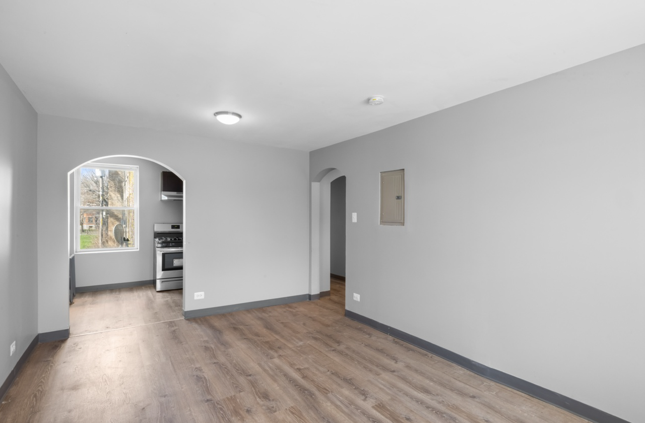 7146 S Lowe Ave - Photo 3 of 12