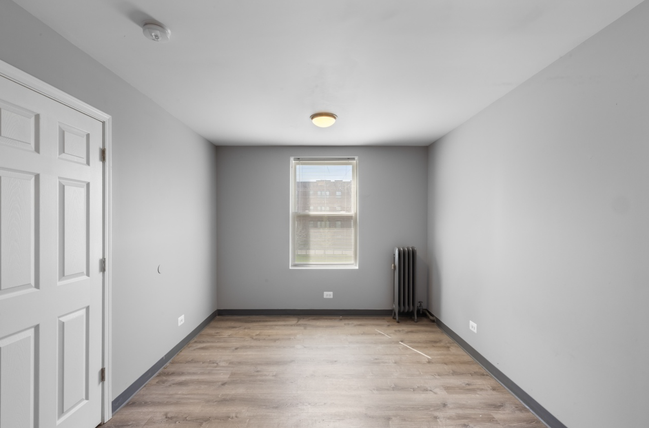7146 S Lowe Ave - Photo 4 of 12